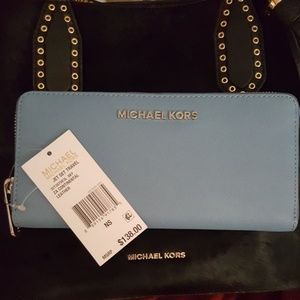 MICHAEL KORS NWT JET SET TRAVEL WALLET